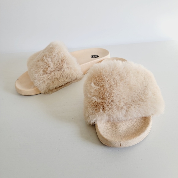 Pure Barre Fuzzy Fur Champagne Blush Slide Sandal Sz 8/9 (Mismatch) - Picture 4 of 13